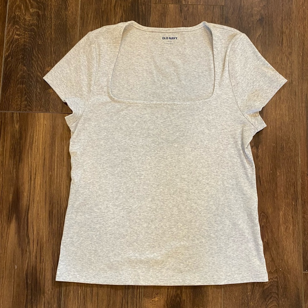 Square neckline short sleeve tee ribbed material light grey size large Old Navy